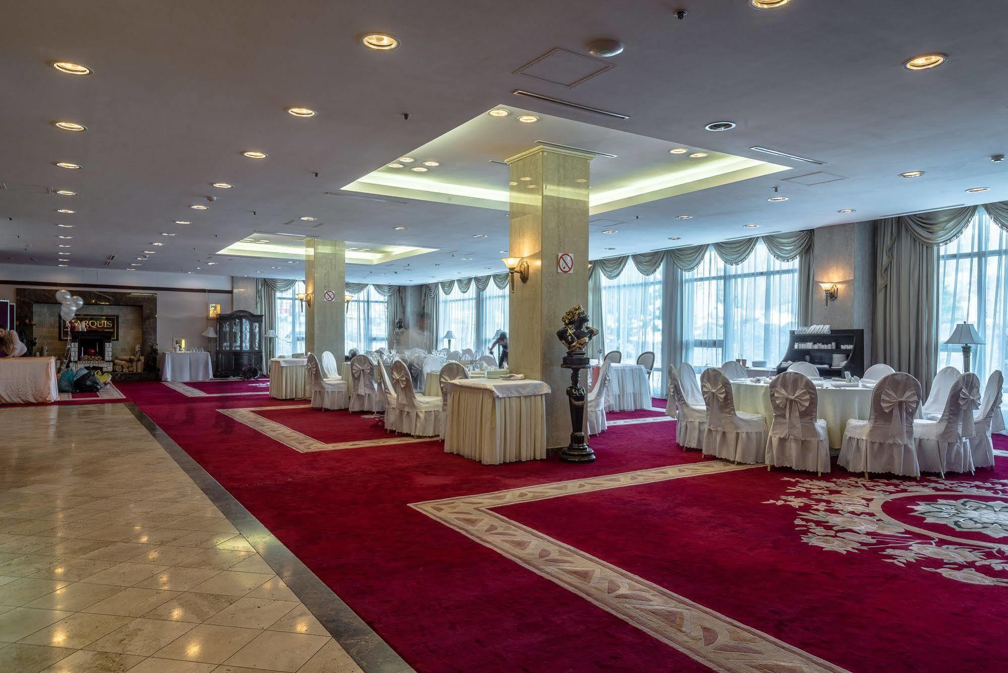 Hotel Mega Palace à Ioujno-Sakhalinsk Extérieur photo