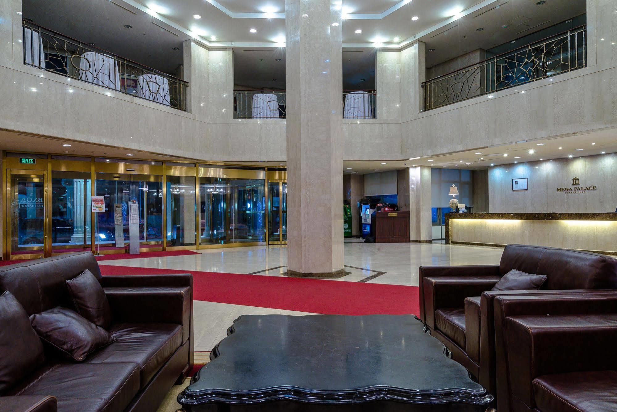 Hotel Mega Palace à Ioujno-Sakhalinsk Extérieur photo