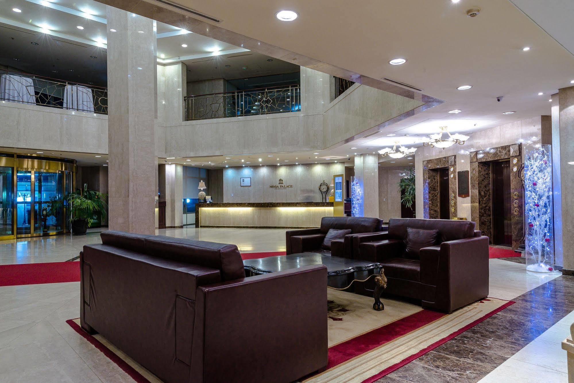 Hotel Mega Palace à Ioujno-Sakhalinsk Extérieur photo